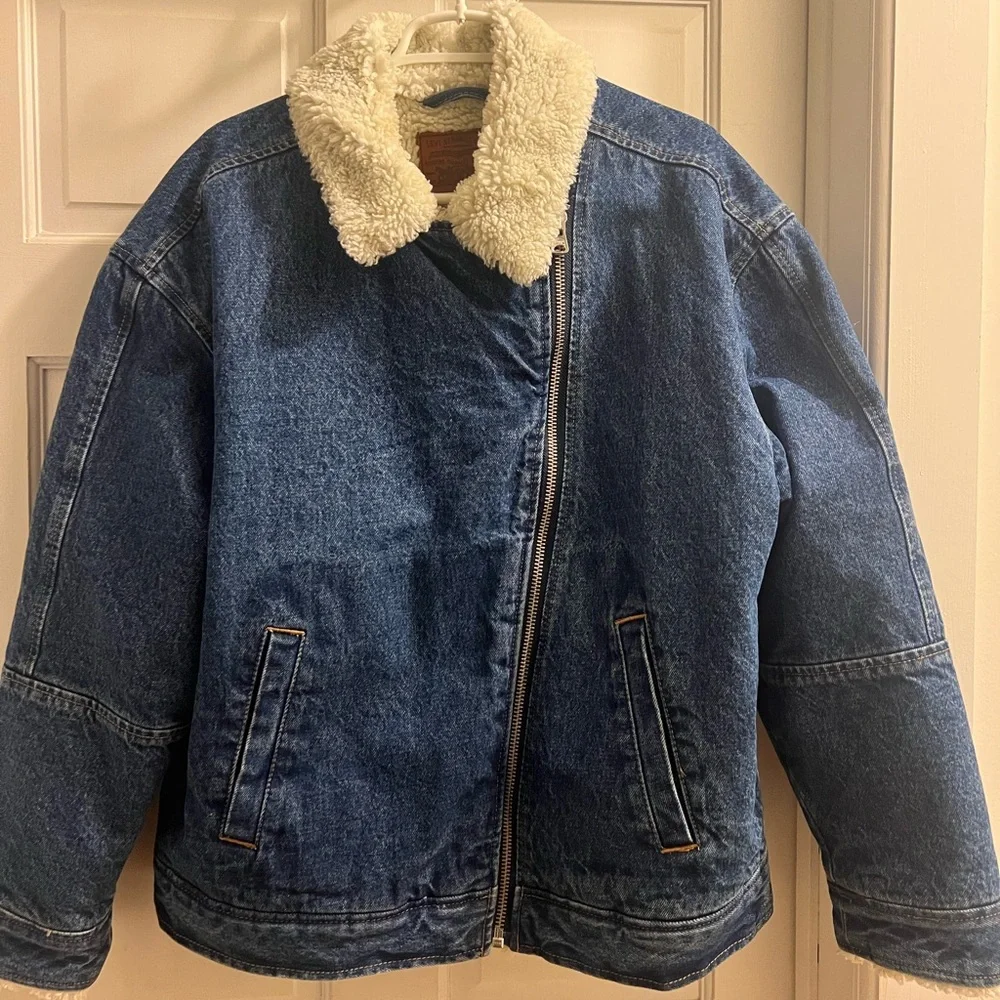 Levi's Cream Sherpa-Lined Jacket with Dark Blue Denim Trim - Picture 2 of 9